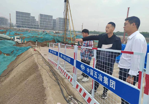 郑东新区龙湖办事处开展建筑工地基坑安全隐患排查治理工作