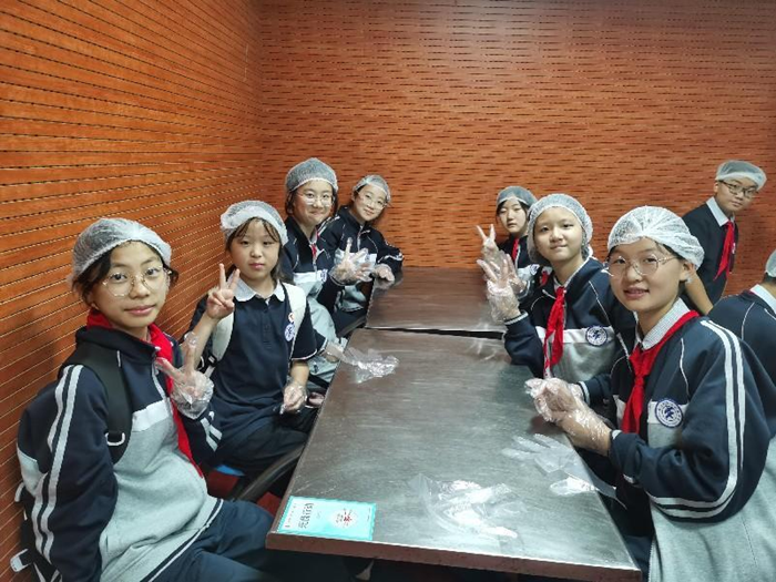 巧做月饼 喜迎中秋 快来看郑州市第二初级中学学子们的自制月饼