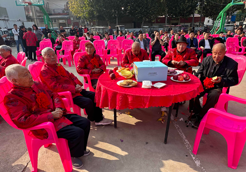 重阳节 中牟这个村为80岁以上老人集体祝寿