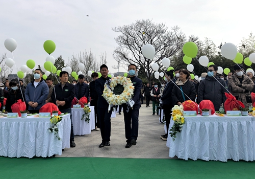 郑州市举行公益节地生态葬活动，倡导绿色殡葬理念