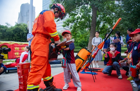 郑东新区2024年火灾警示宣传教育月正式启动