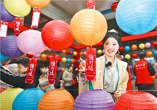 月满花灯俏 文博喜相逢